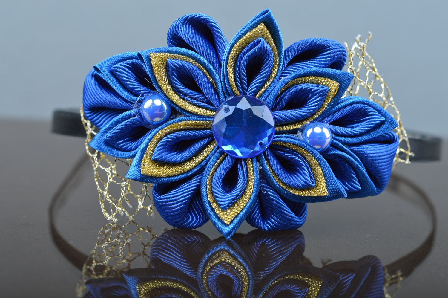 Обруч для волос с цветком из лент ручной работы в виде синего цветка Незабудка фото 3