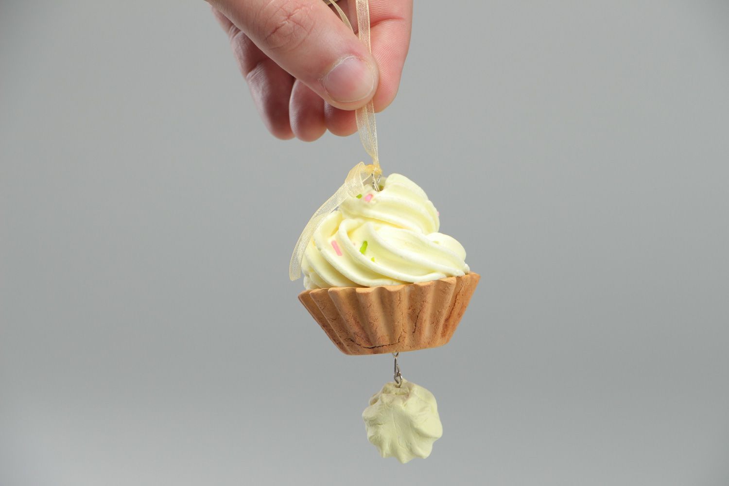 Handgemachter Anhänger für Interieur aus selbthärtendem Kunststoff Cupcake schön foto 4