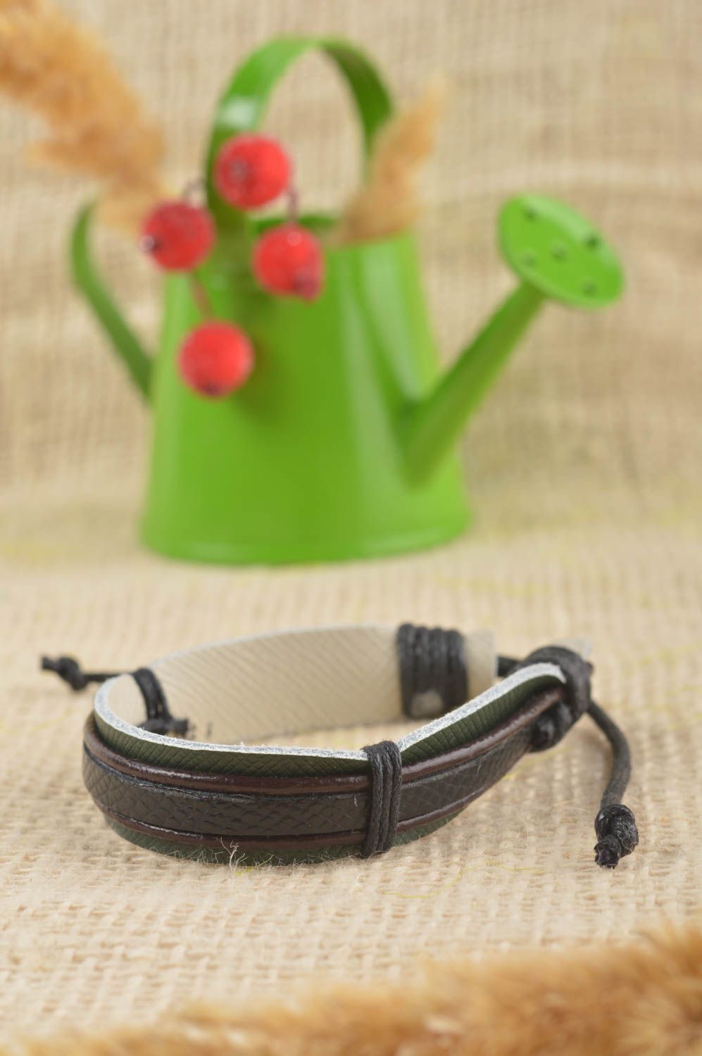Bracelet en cuir naturel Bijou fait main foncé à nouer Cadeau pour femme photo 1