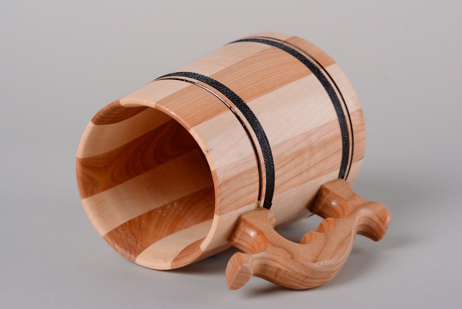 Декоративная пивная кружка из натурального дерева ручной работы сувенирная фото 4