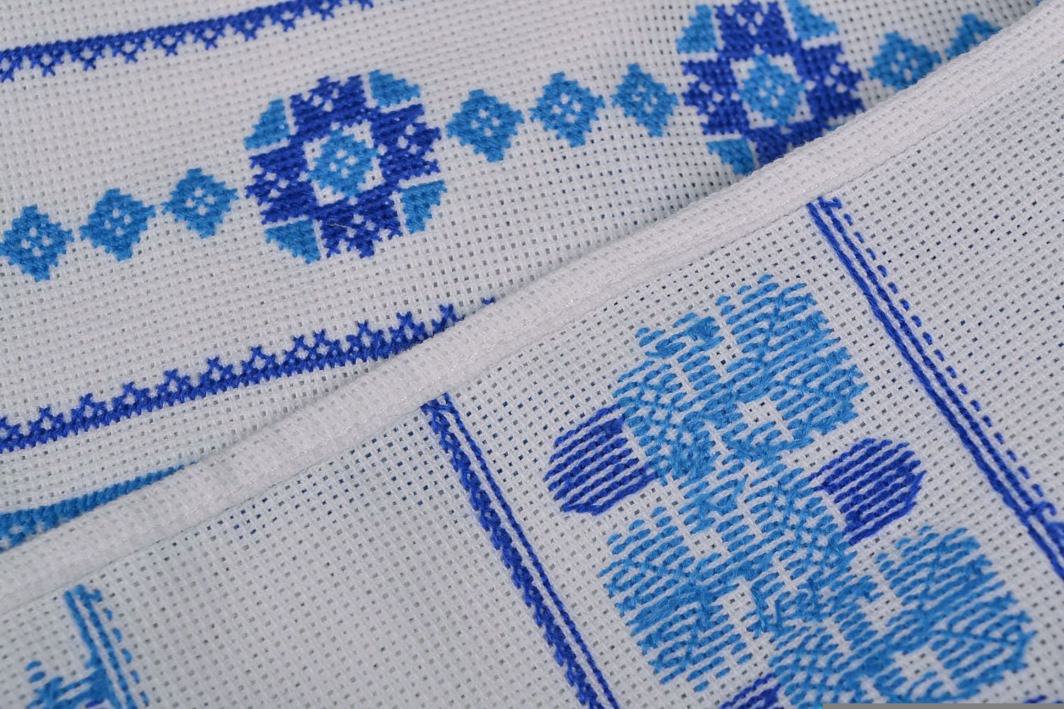 Rushnik with blue embroidery photo 3