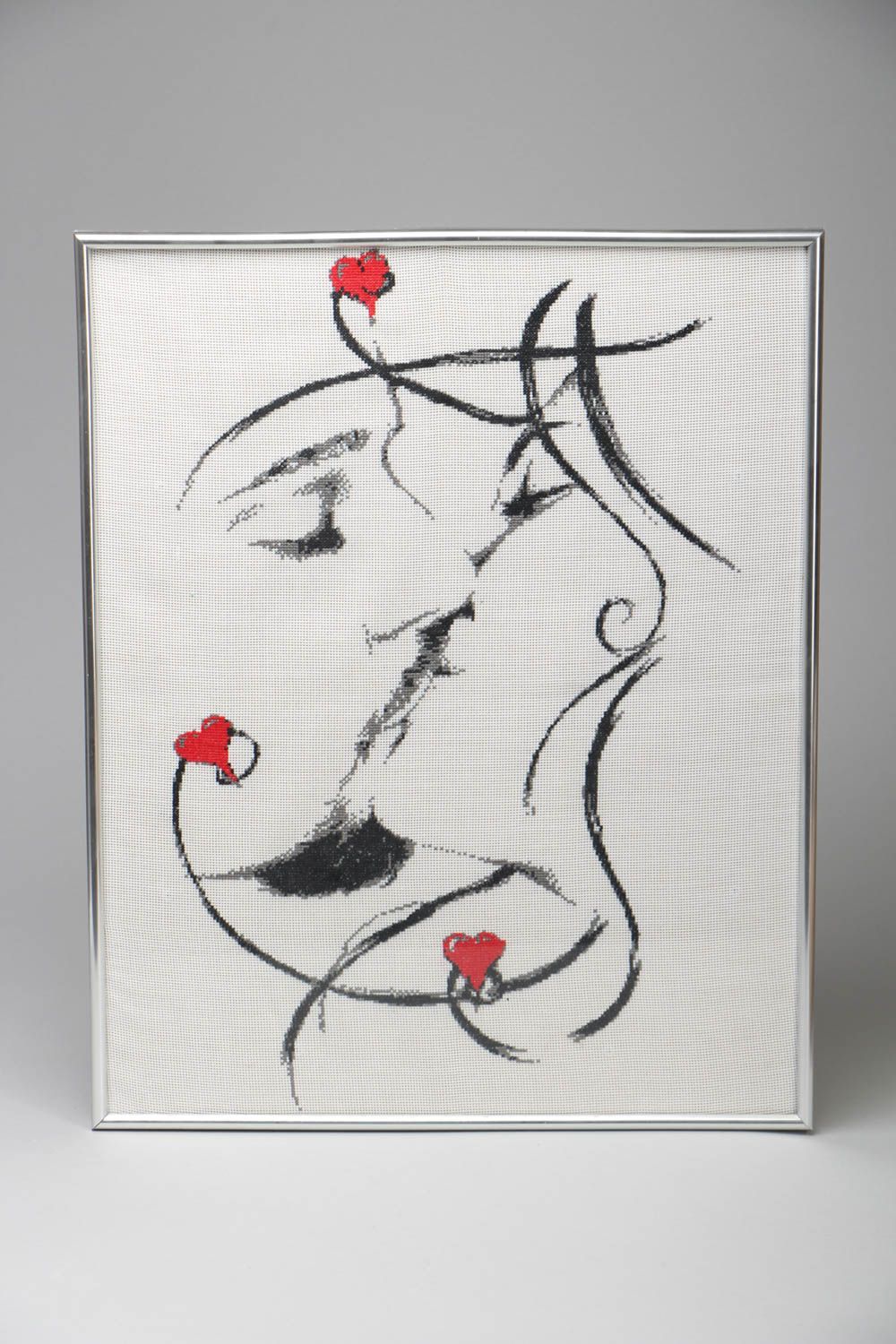 Cross stitched picture Kiss photo 1