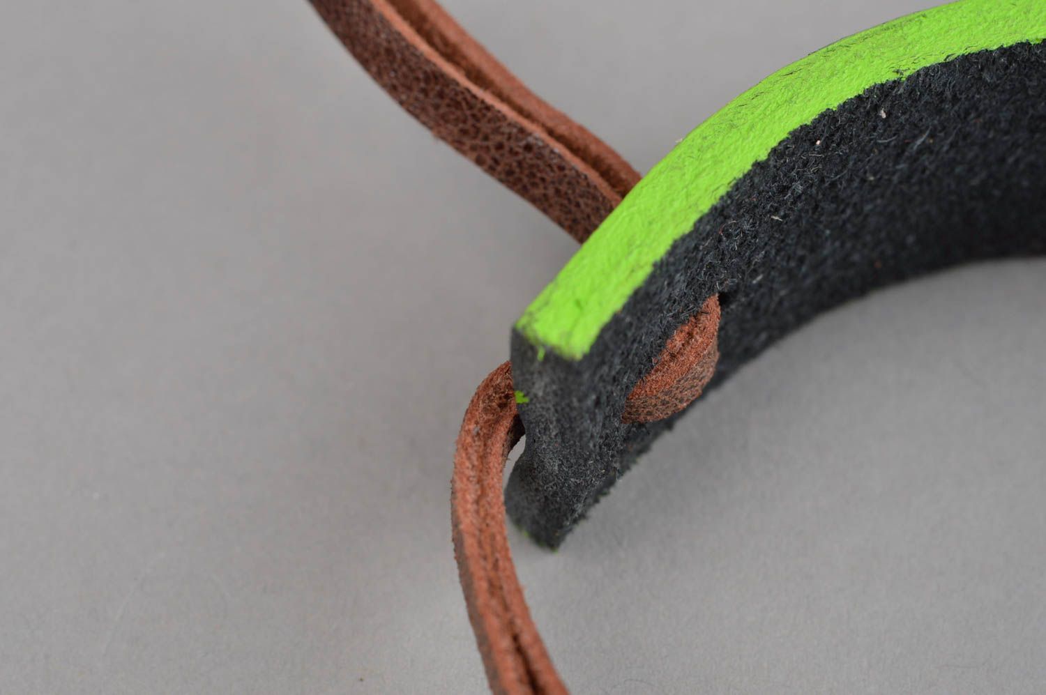 Bracelet cuir naturel Bijou fait main noir vert peint tendance Accessoire femme photo 4