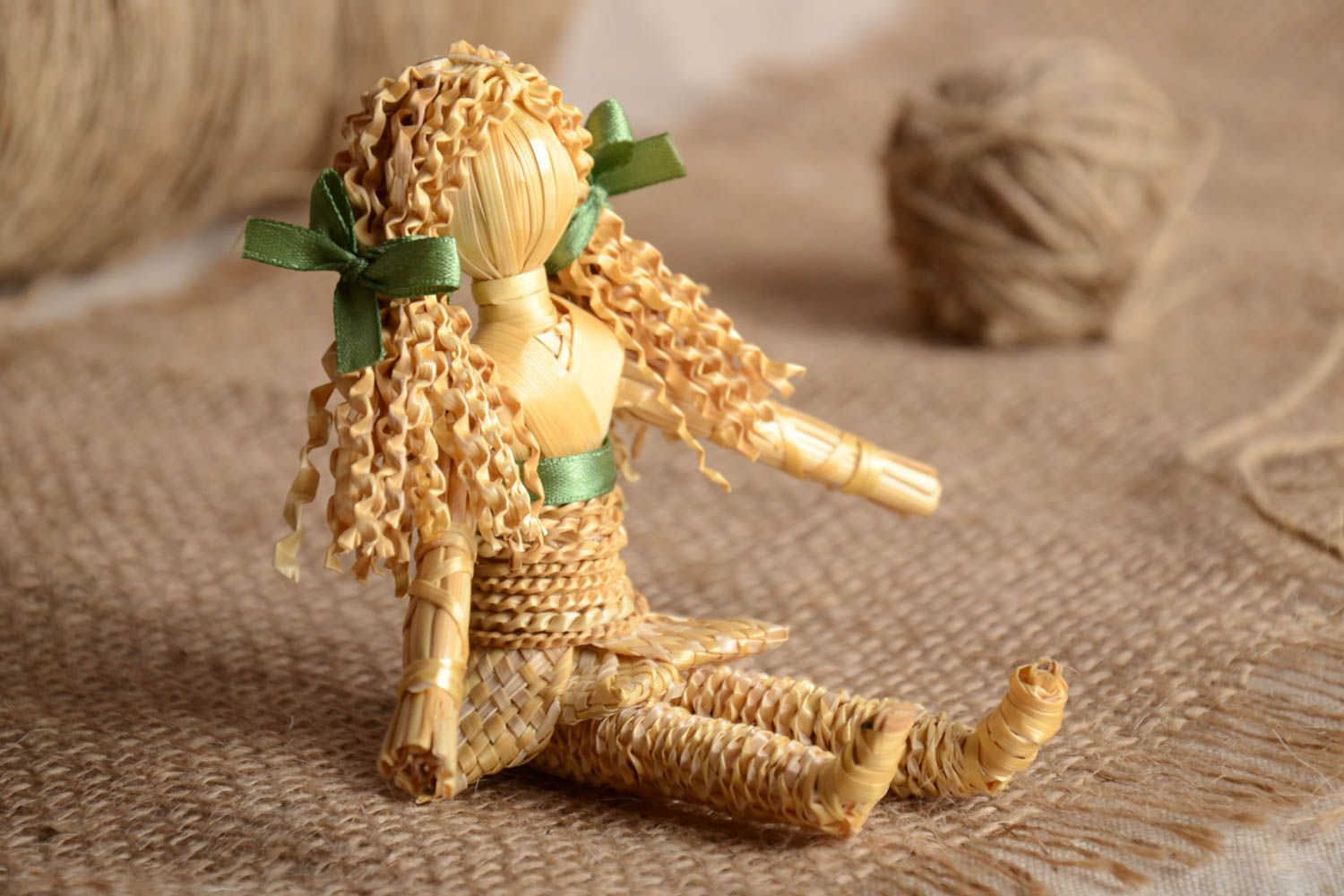 Интерьерная игрушка плетеная из соломы ручной работы оригинальная авторская фото 1