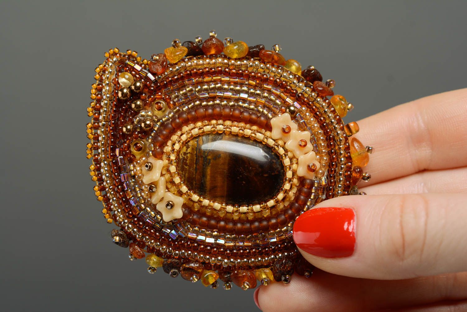 Handmade brown bead embroidered brooch on leather basis with tiger's eye stone photo 4