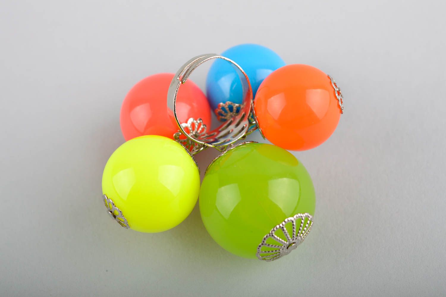 Кольцо из бусин кольцо ручной работы модное кольцо воздушные шарики красивое фото 4