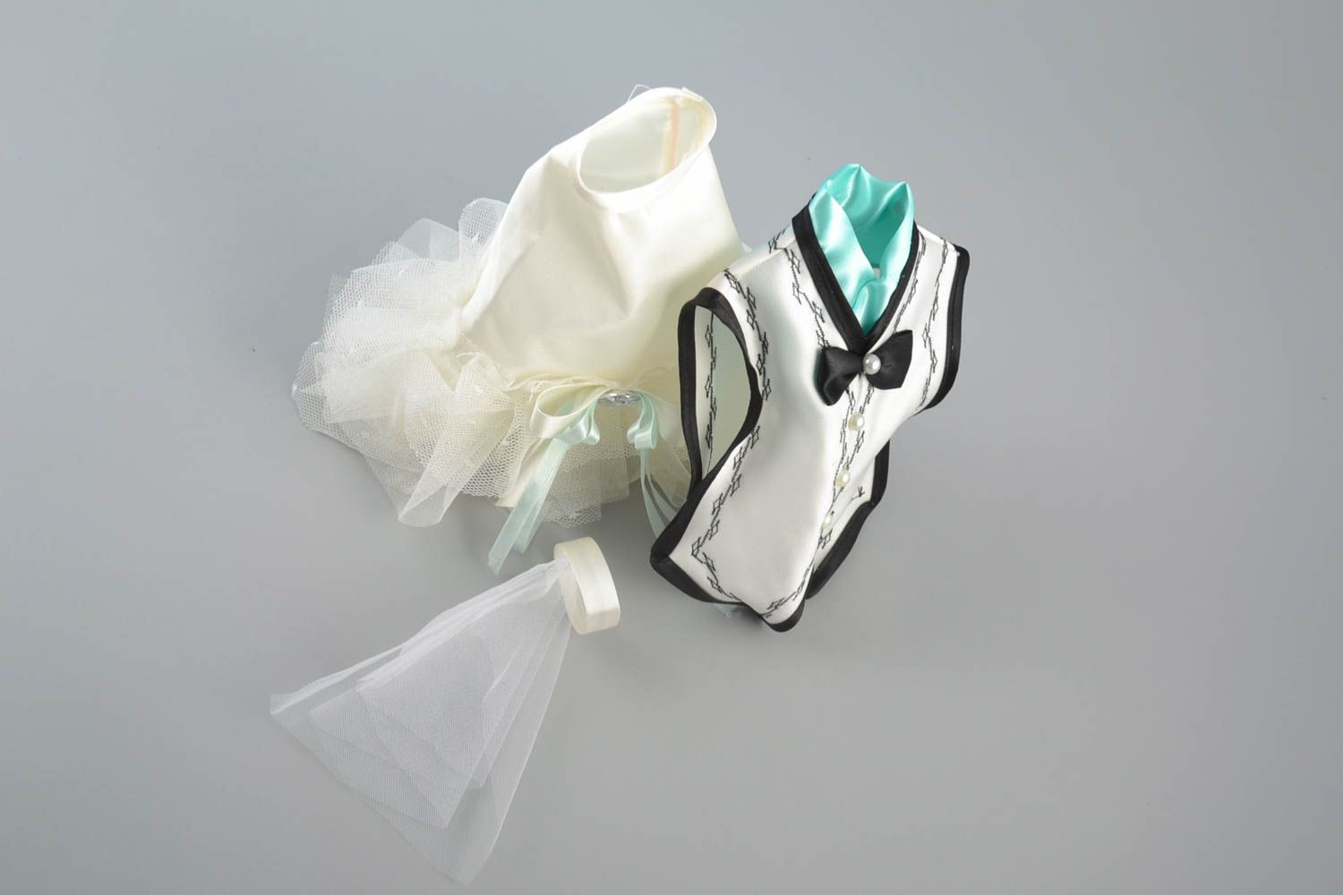 Handmade Hüllen für Flaschen Brautkleid und Anzug aus Atlas zur Hochzeit in Weiß foto 4