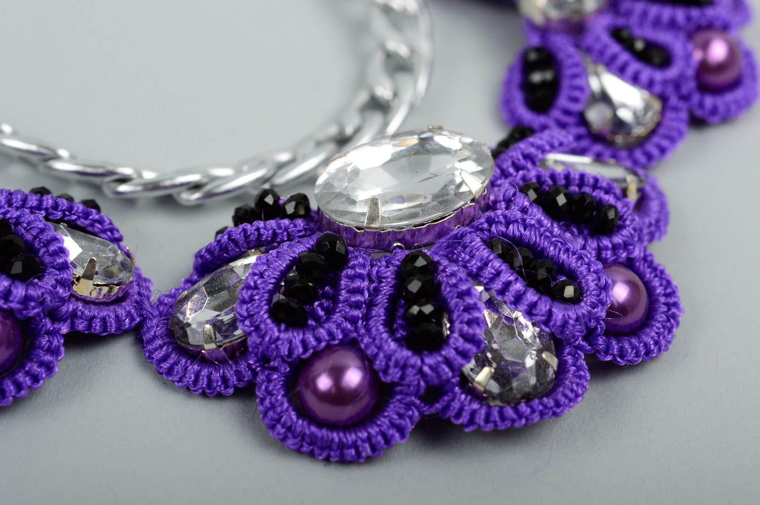 Collier textile Bijou fait main violet sur ruban Accessoire femme cadeau photo 3