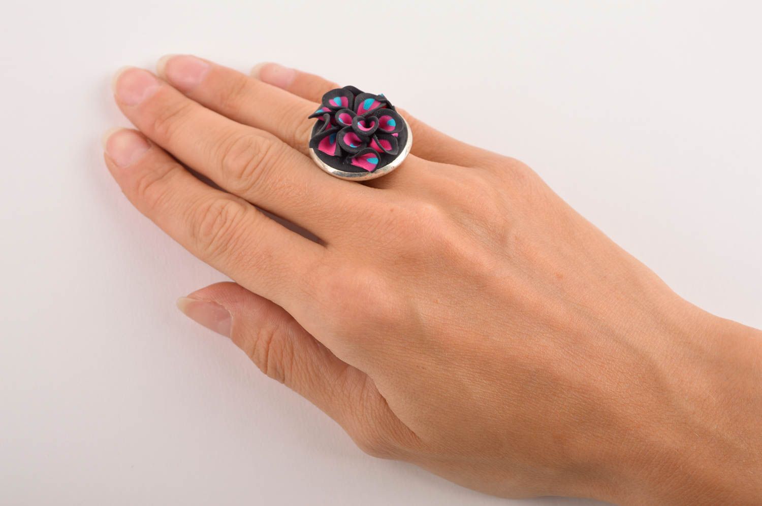 Кольцо ручной работы украшение из полимерной глины цветочное кольцо необычное фото 5