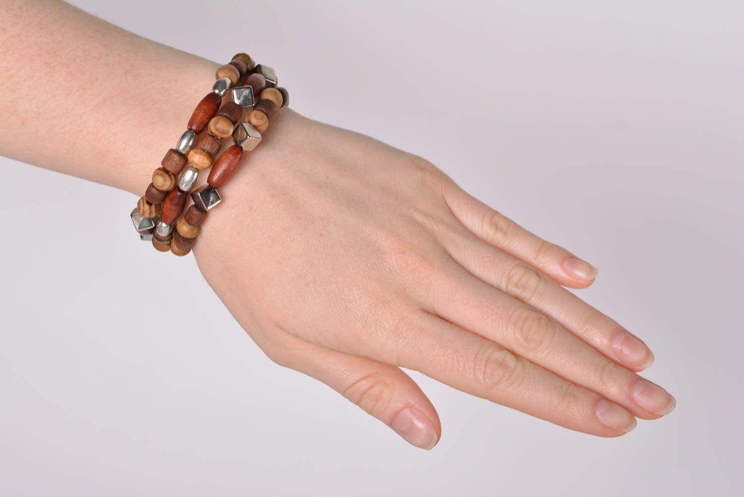 Bracelet multirang en bois Bijou fait main marron large original Cadeau femme photo 4