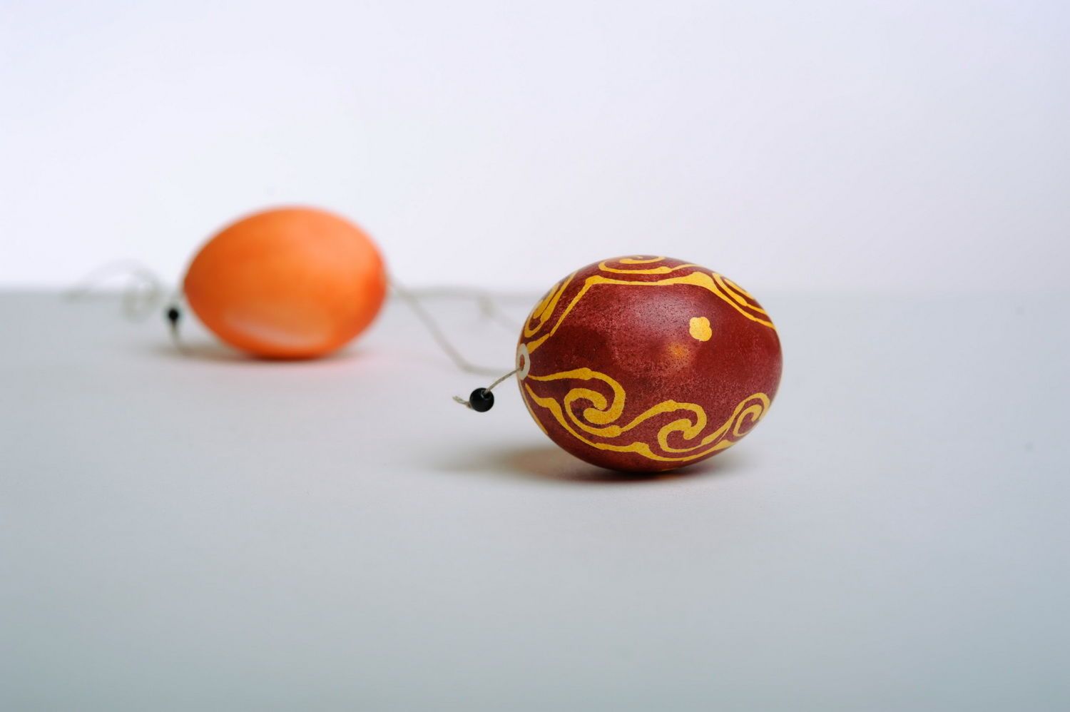 Suspension décorative de deux œufs de Pâques fait main   photo 2