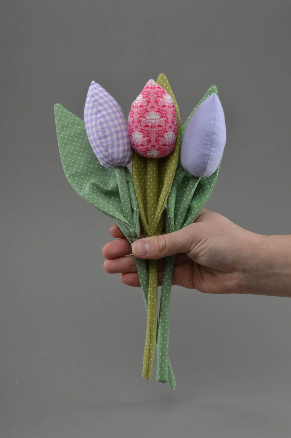 Мягкая игрушка цветок тюльпан розовый с узорами на ножке красивый ручной работы фото 4