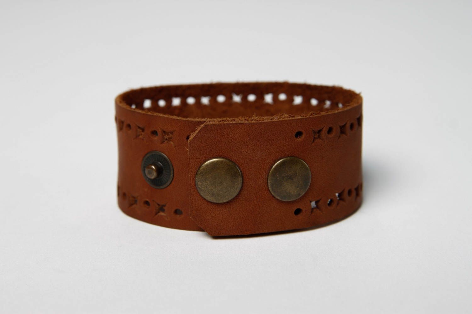 Pulsera artesanal de piel de color marrón regalo original brazalete de cuero foto 4