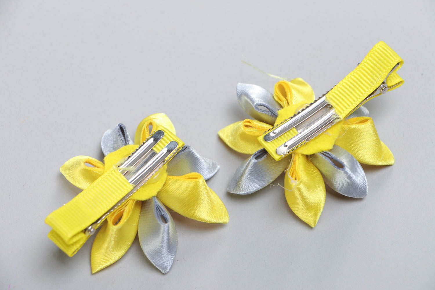 Set of handmade children's satin flower hair clips 2 pieces kanzashi photo 4