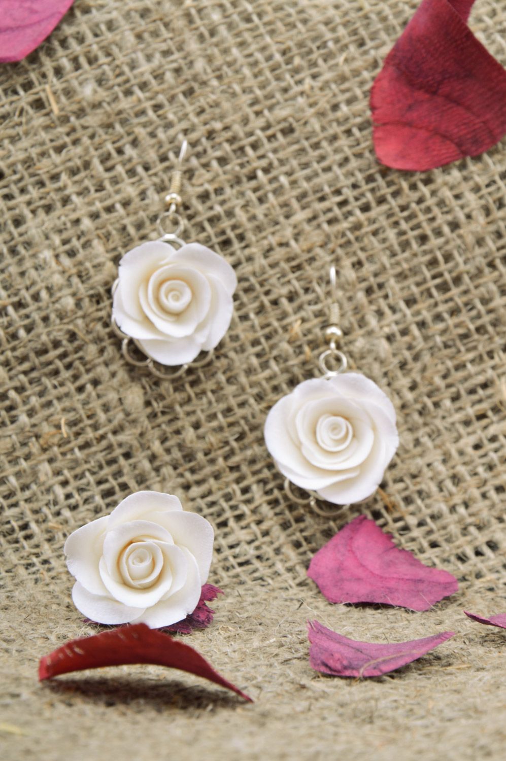 Set of handmade polymer clay flower jewelry 2 items dangle earrings and ring of white color photo 1