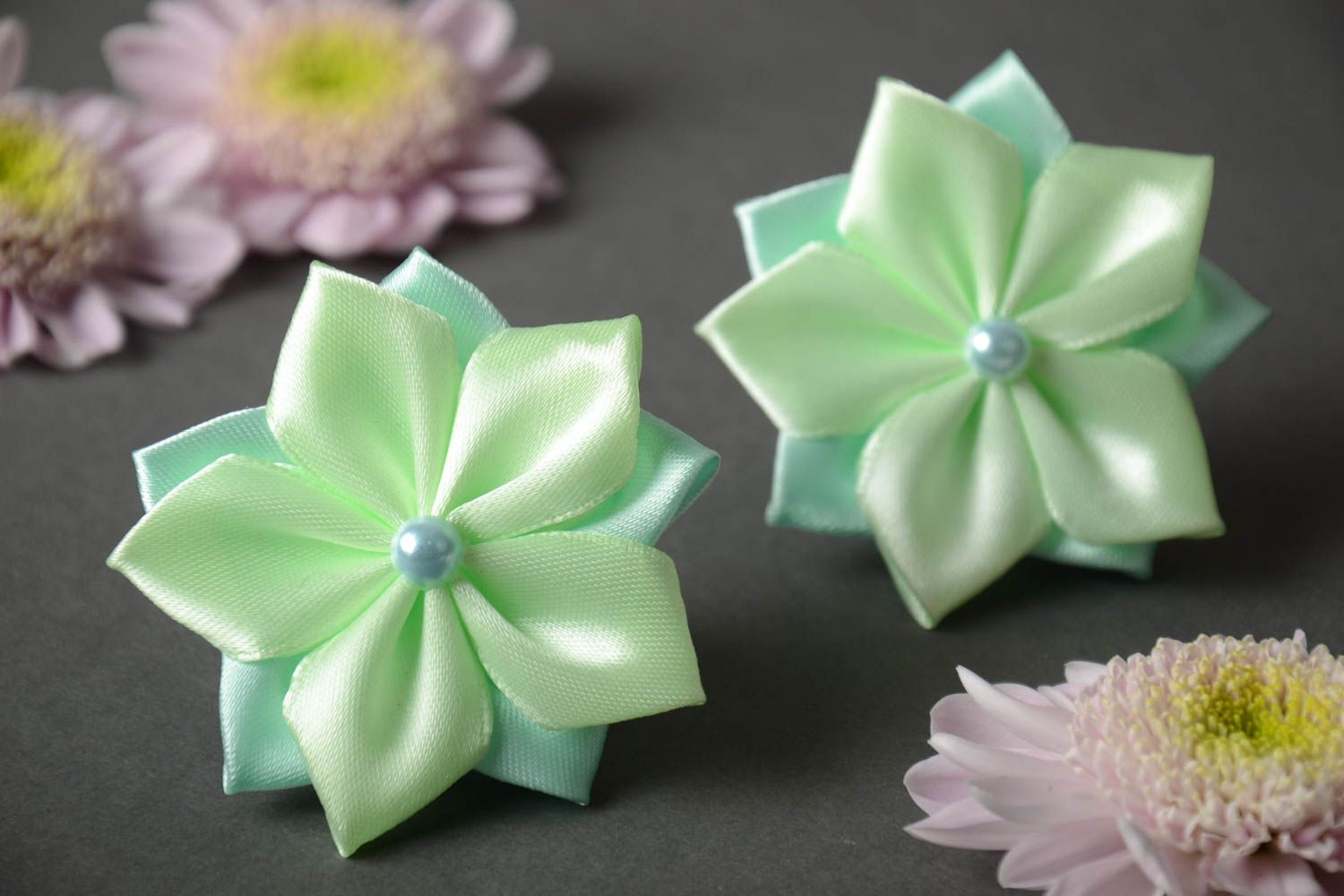 Set of 2 handmade small hair ties with kanzashi flowers of mint color with beads photo 1