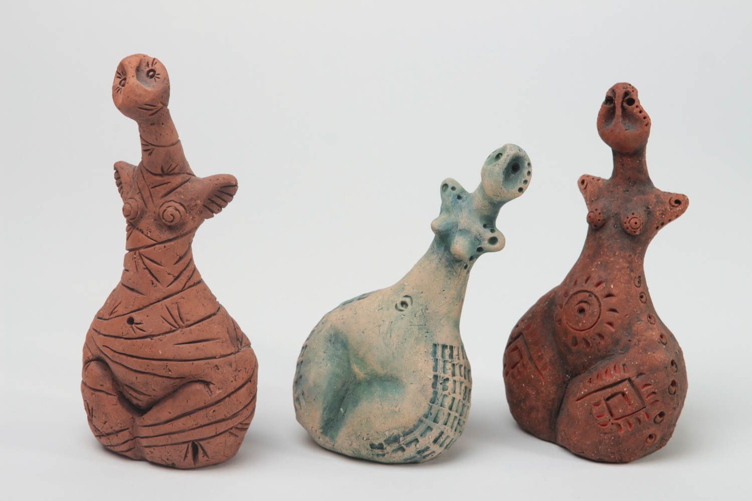 Figurines originales 3 Petites statuettes femmes ethniques argile Déco intérieur photo 2