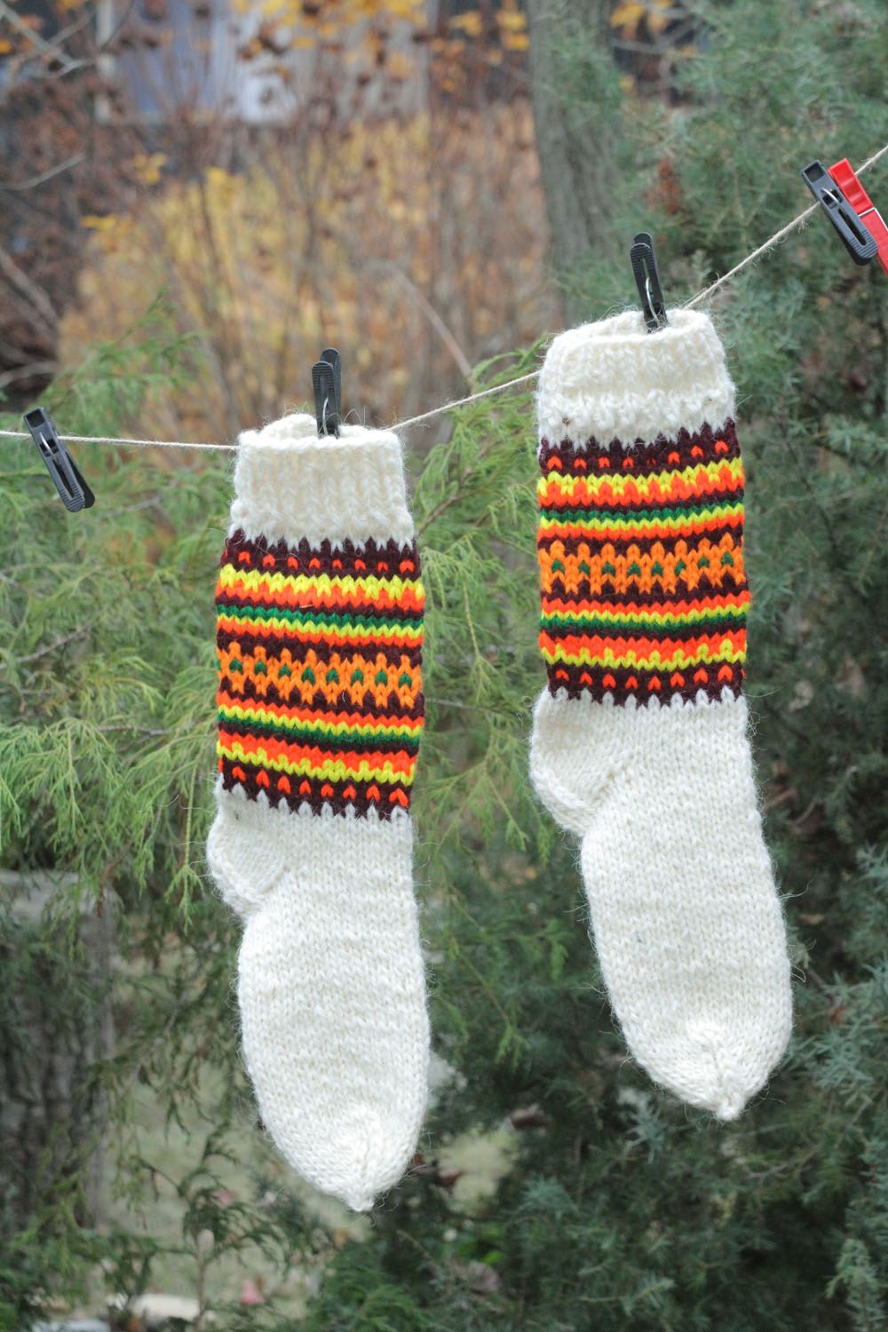 Calcetines de lana tejidos a mano con agujas	 foto 1
