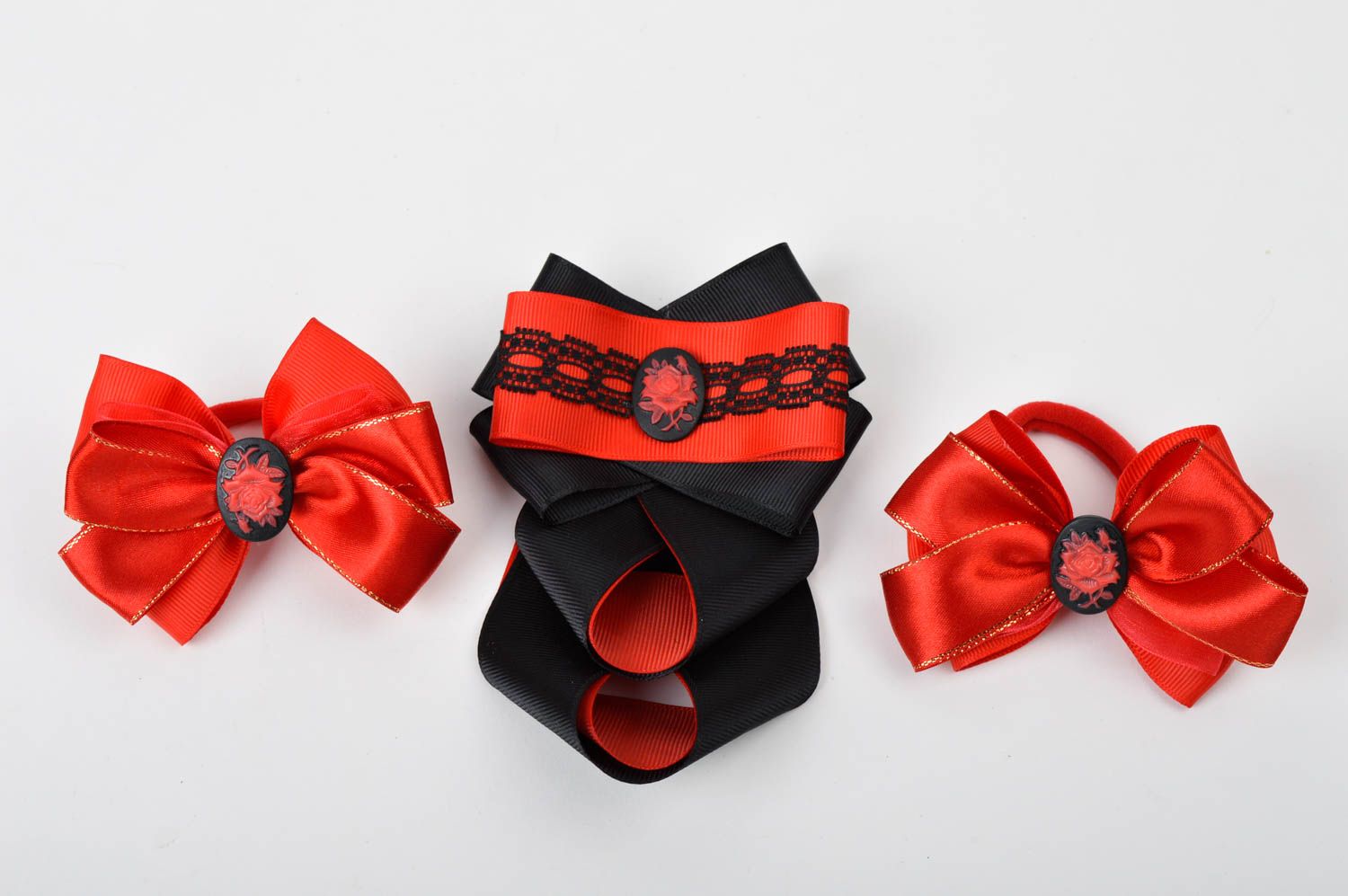 Детские украшения галстук ручной работы детские резинки красно черные красивые фото 3