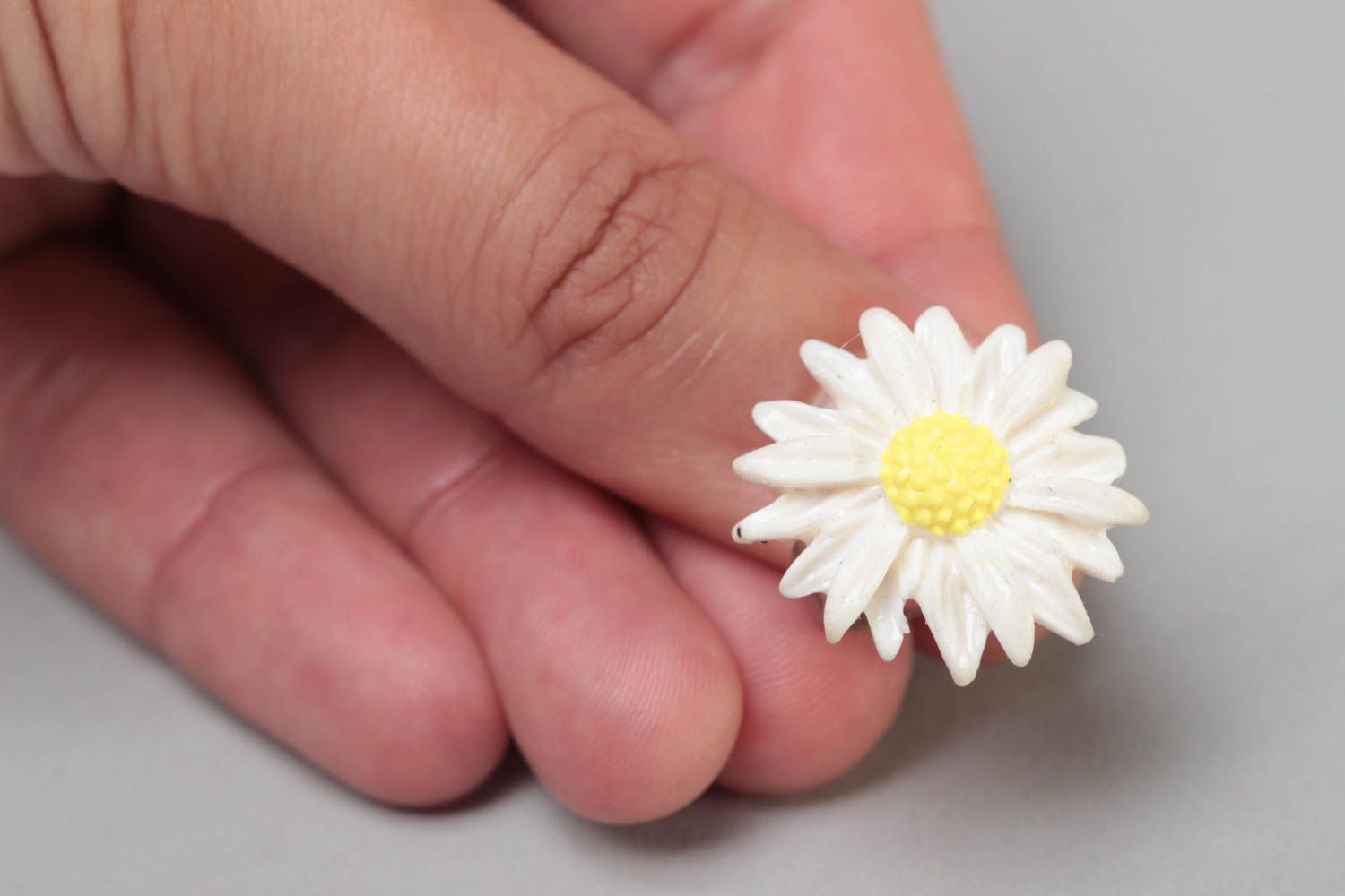 Handmade polymer clay chamomile flower ring on metal basis of adjustable size photo 5