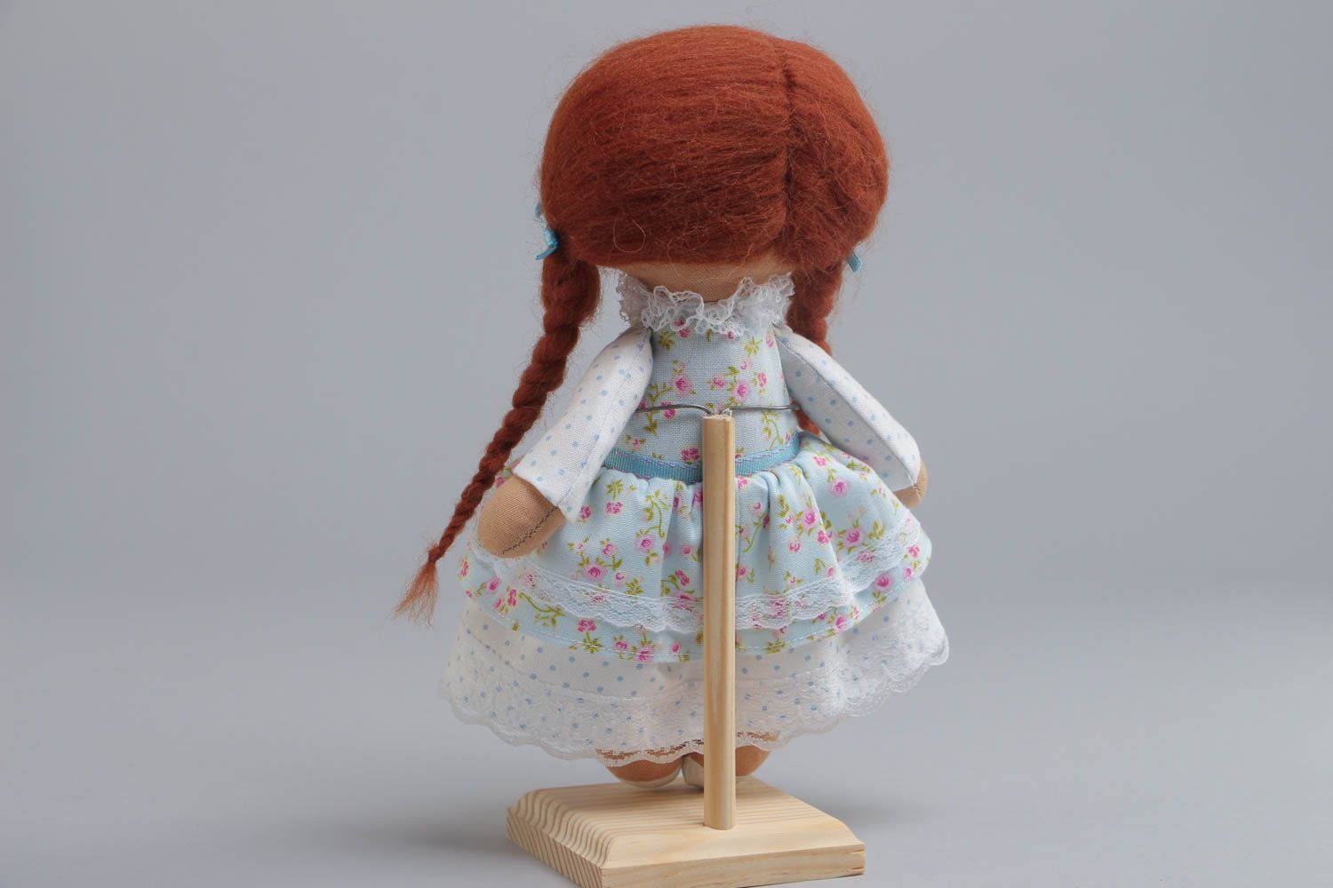 Кукла для интерьера авторская ручной работы из хлопка маленькая с косичками фото 4