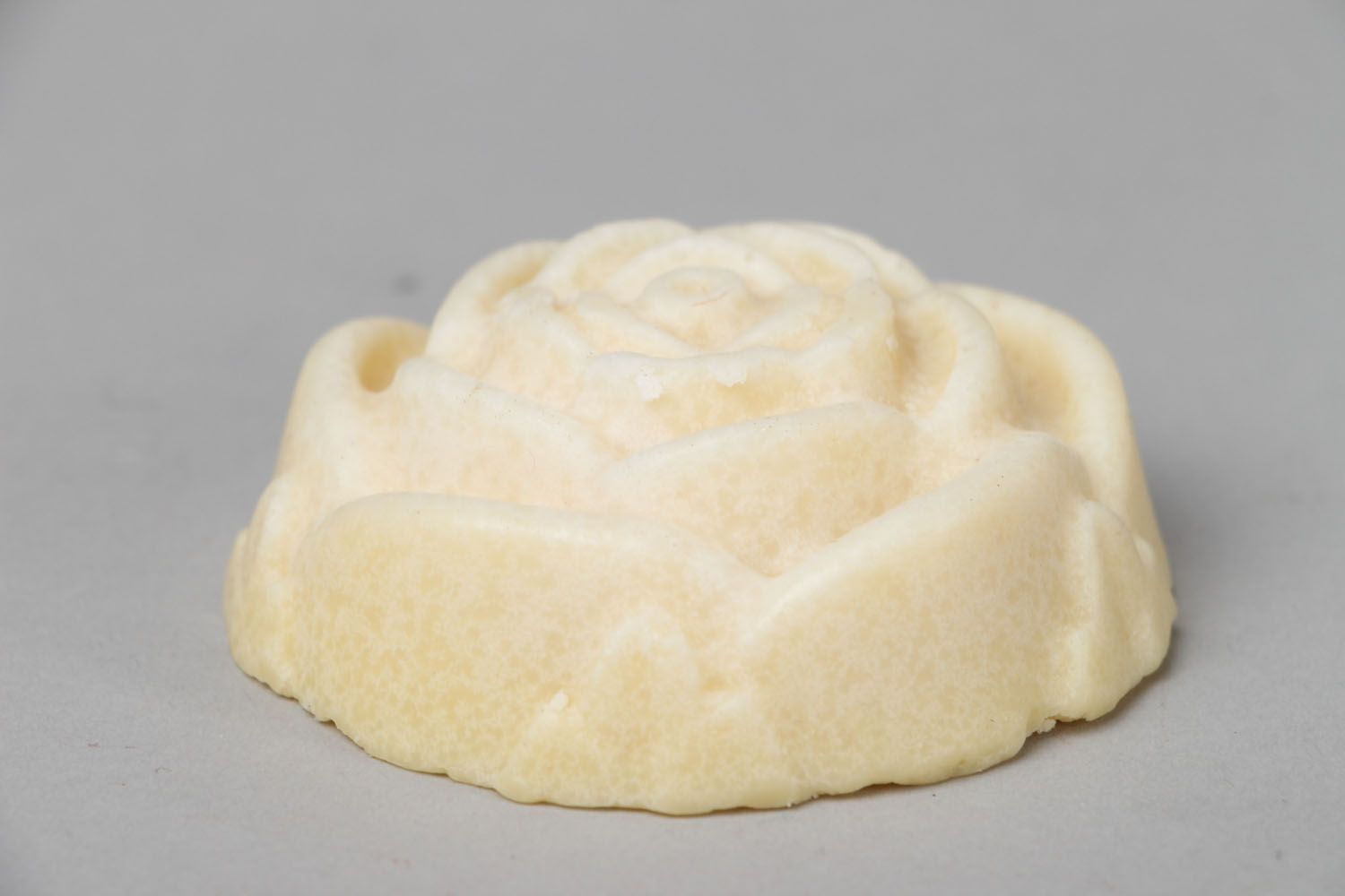 Plate-cream in the shape of rose photo 2