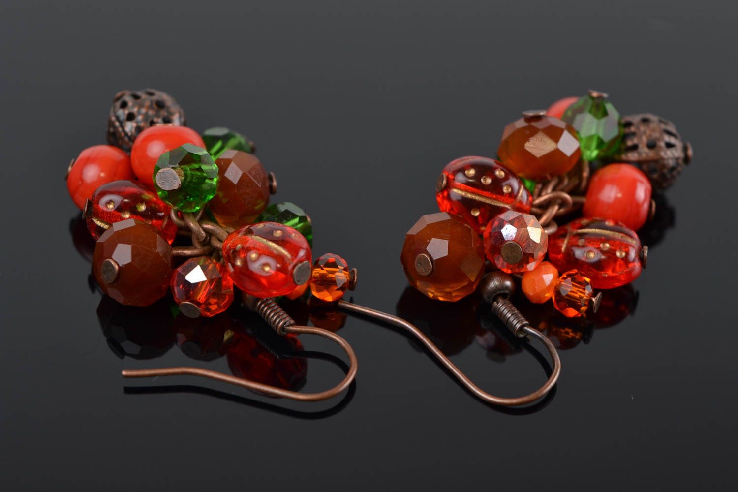 Boucles d'oreilles pendantes pierre jadéite perles rouges de verre faites main photo 1