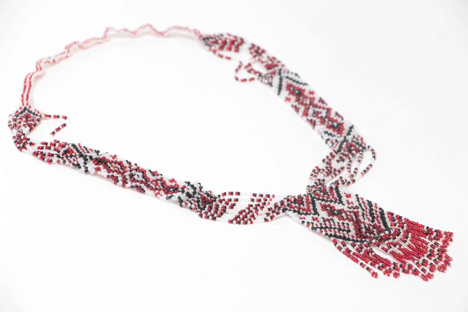 Collier en perles de rocailles fait main guerdan style ethnique rouge blanc noir photo 3