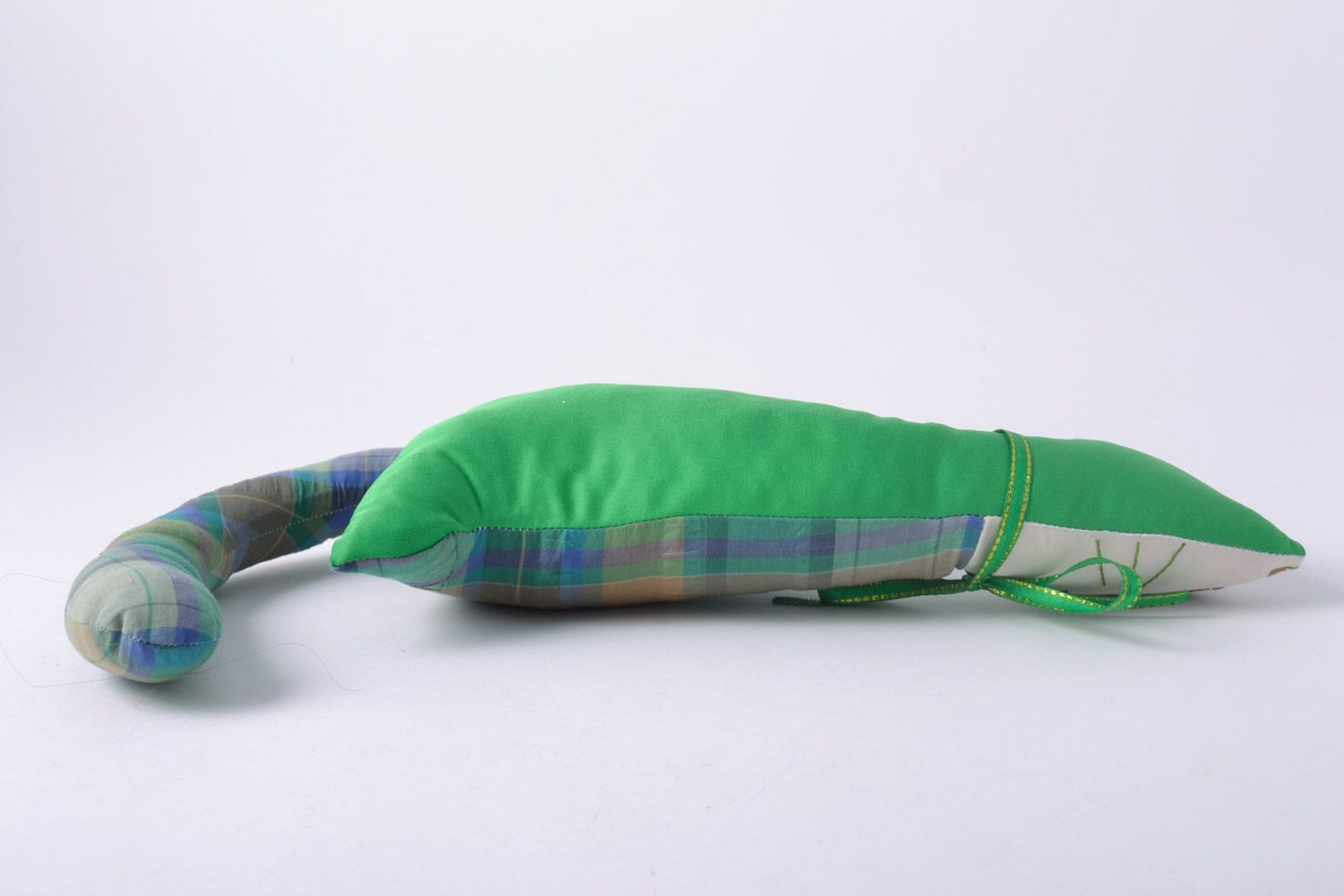 Текстильная мягкая игрушка ручной работы Кот с бантиком на шее для детей фото 3