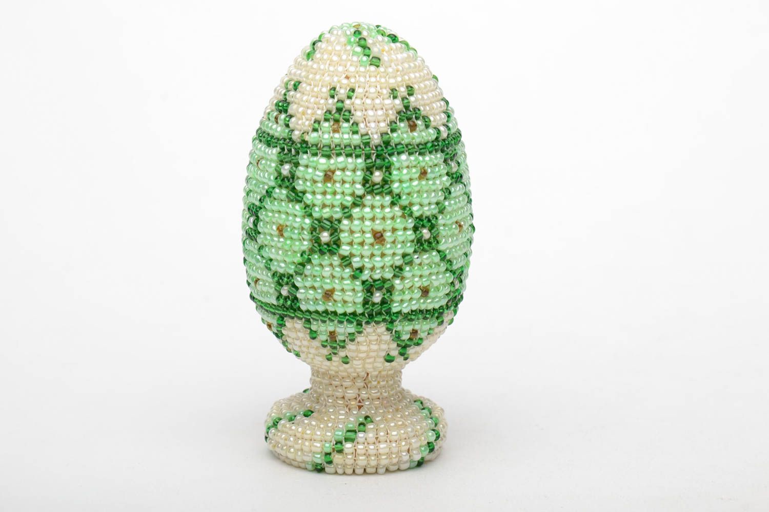 Деревянное яйцо декорированное бисером фото 3