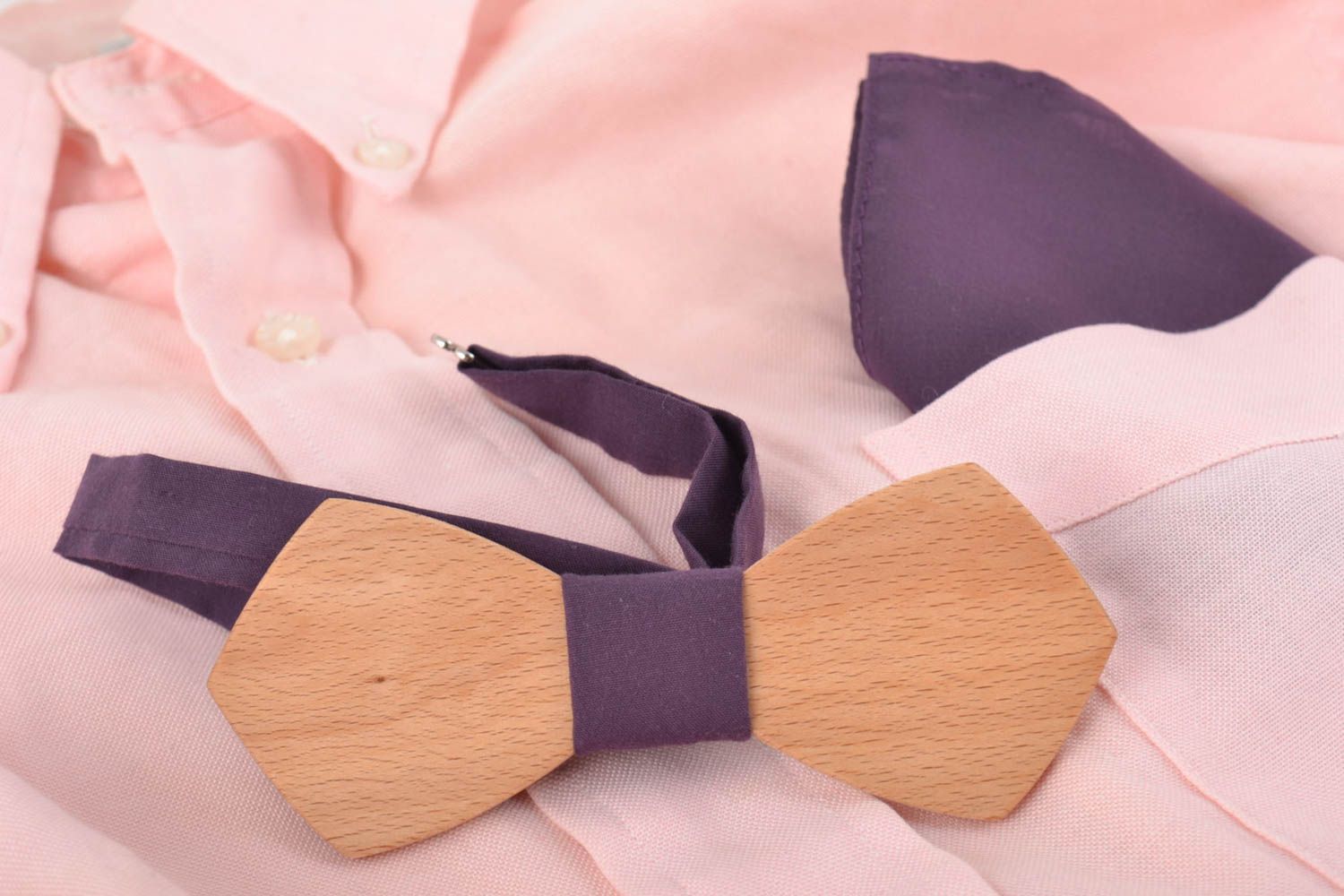 Noeud papillon Mouchoir de poche fait main violets Vêtement stylé coton et bois photo 1