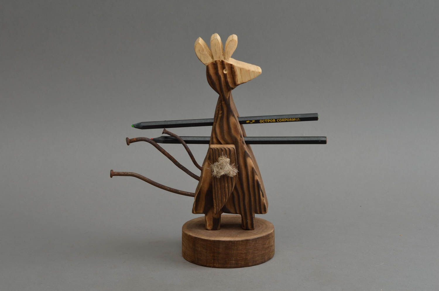 Künstlerische Statuette aus Holz Vogel schön handgefertigt interessant für Dekor foto 2