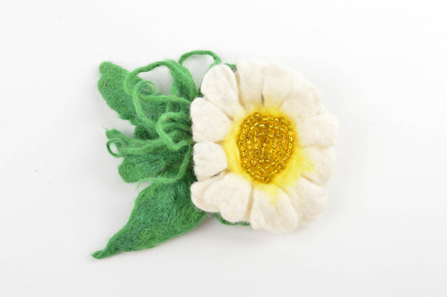 Broche fleur marguerite Bijou fait main Accessoire femme laine feutrée photo 3