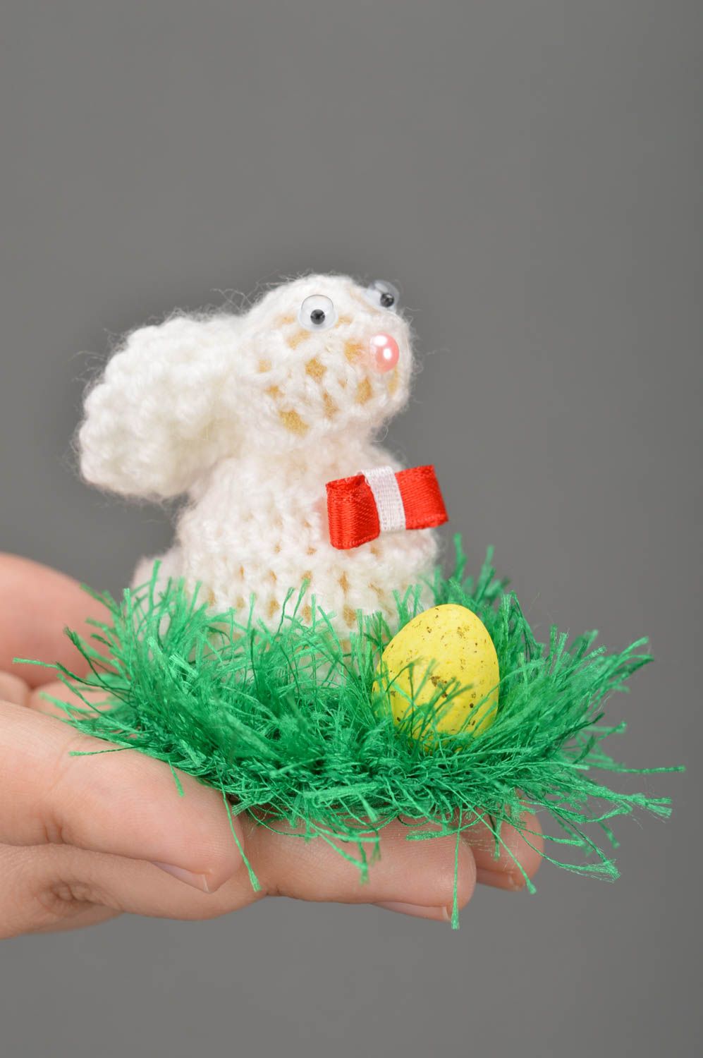 Juguete de peluche conejo de Pascua tejido a ganchillo de acrílico artesanal foto 3
