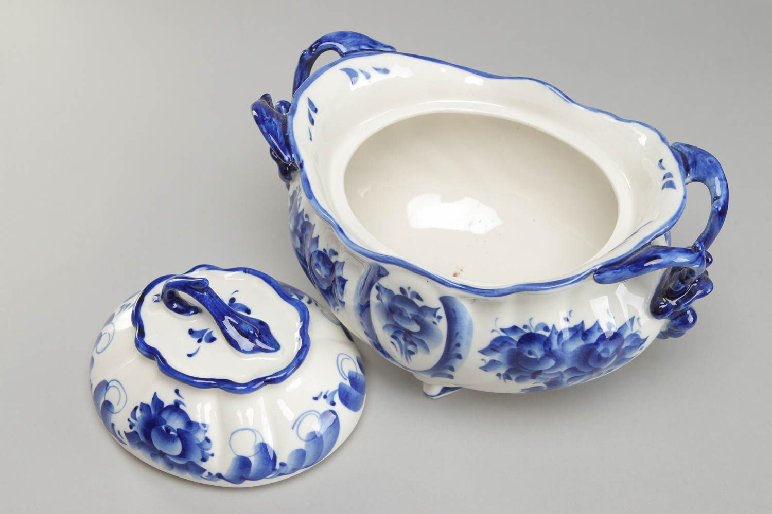 Porcelain dish with Gzhel painting photo 2