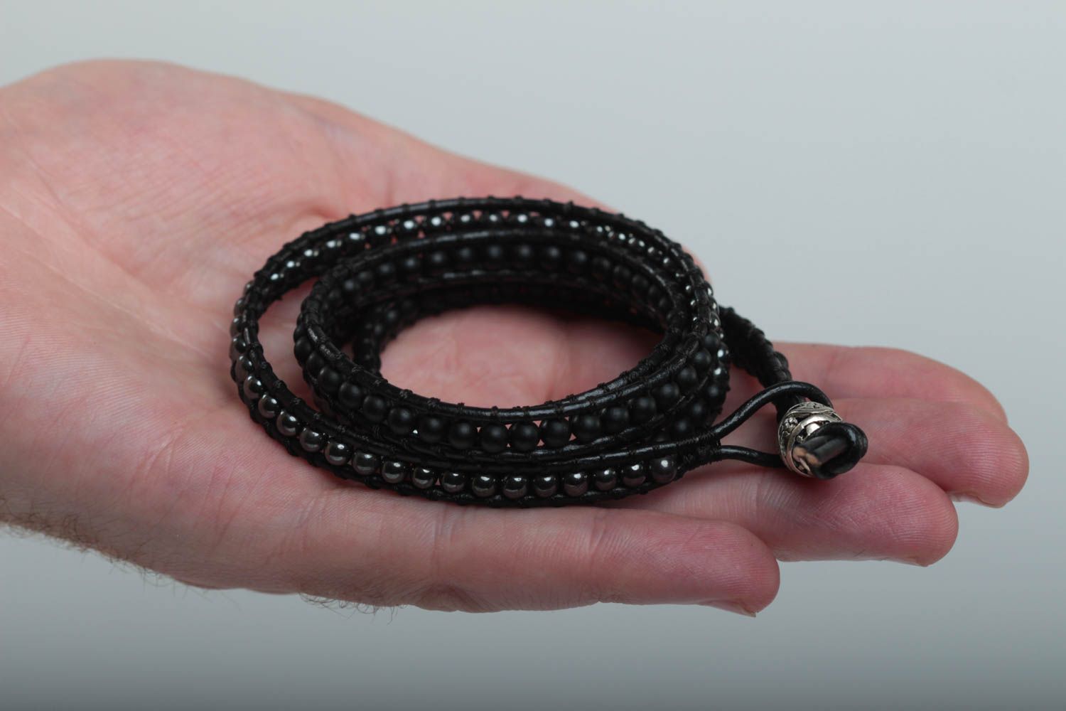 Bracelet noir Bijou fait main Accessoire femme hématite shungite design photo 5