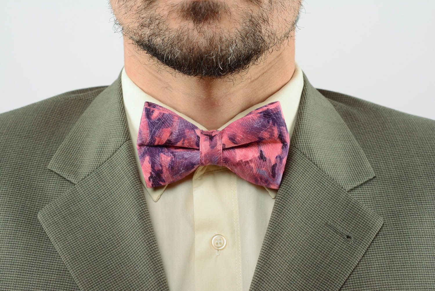 Bow tie in pink marble color photo 1