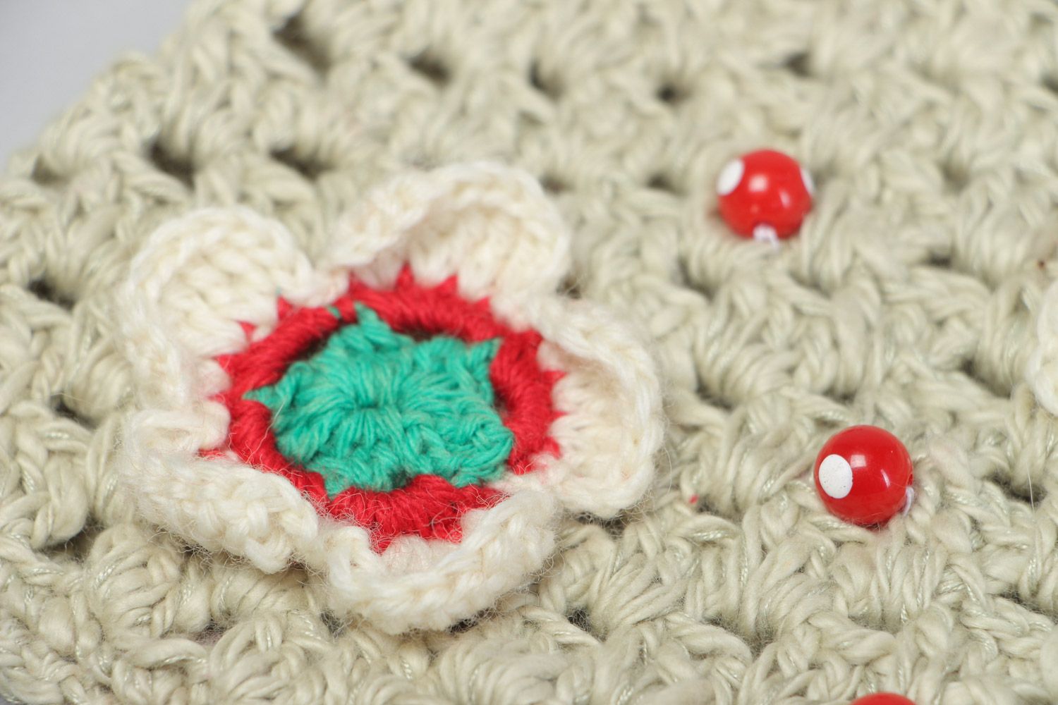 Beautiful handmade beige crochet bag with beads for girls photo 3