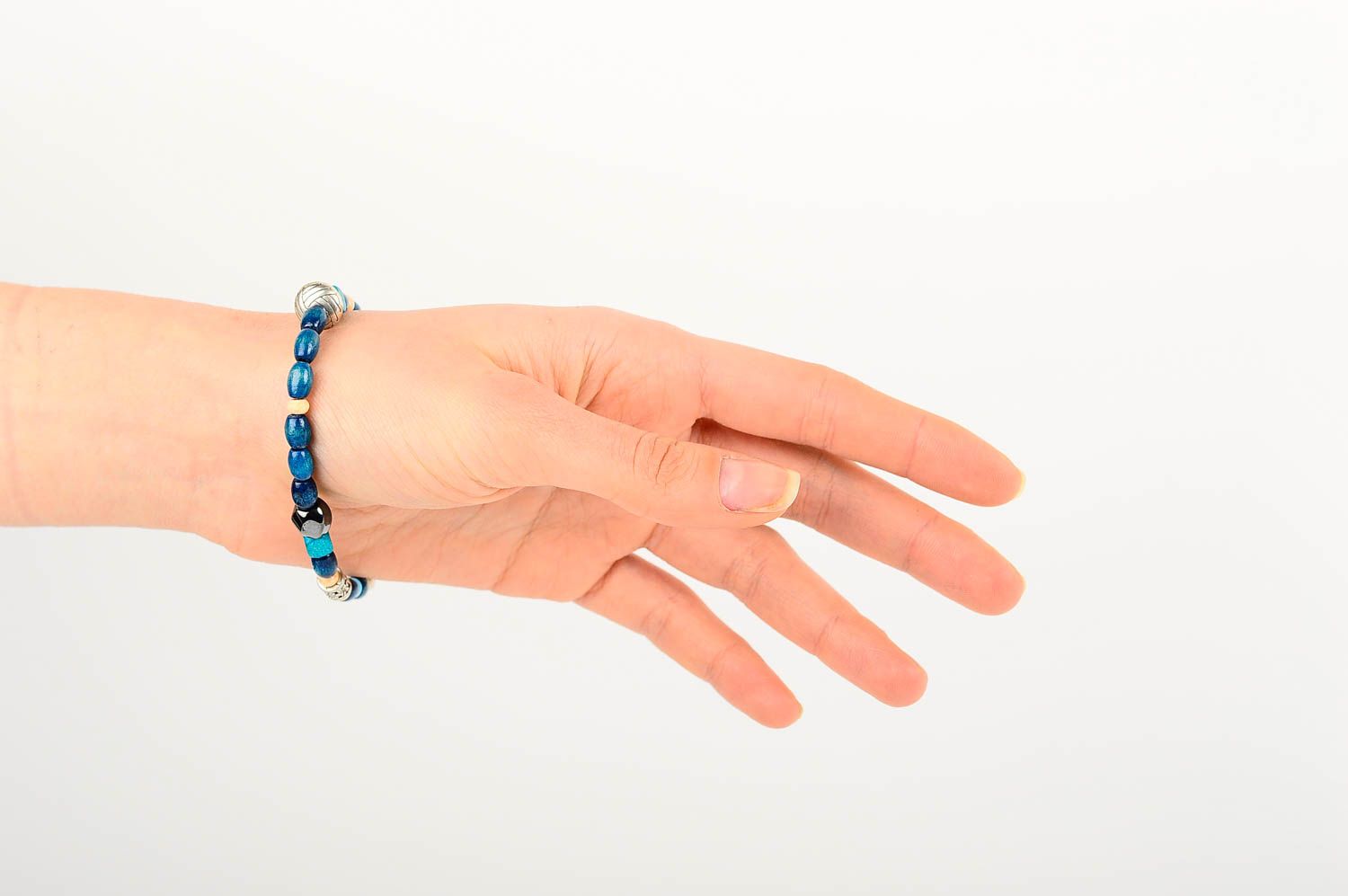 Bracelet perles de bois Bijou fait main bleu design Accessoire pour femme photo 2