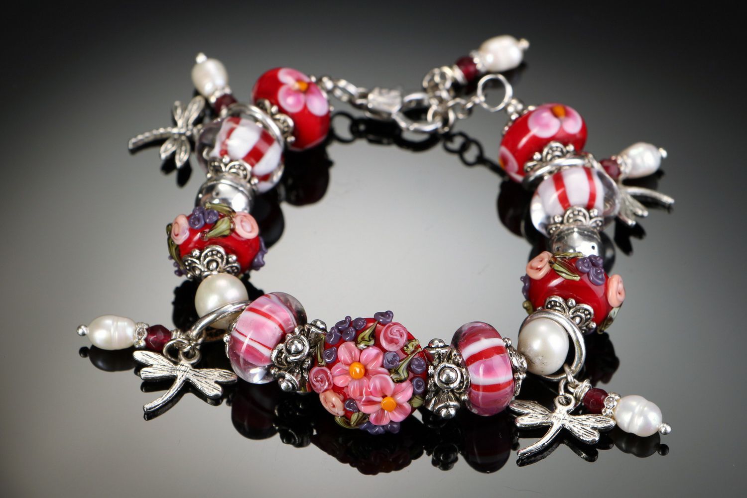 Bracelet made from glass and pearls photo 3