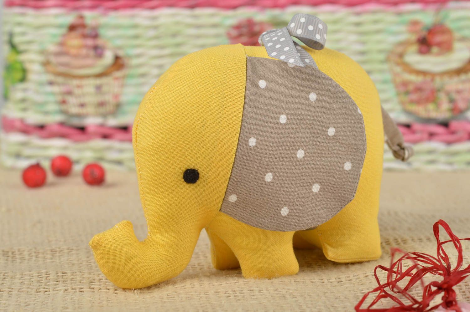 Jouet éléphant jaune fait main Peluche en tissu de coton Cadeau original design photo 1