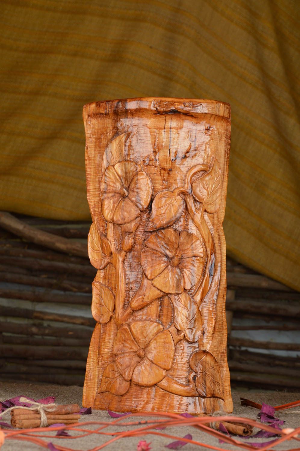 Objet sculpté en bois brun verni joli fait main insolite décoratif Fleurs photo 1