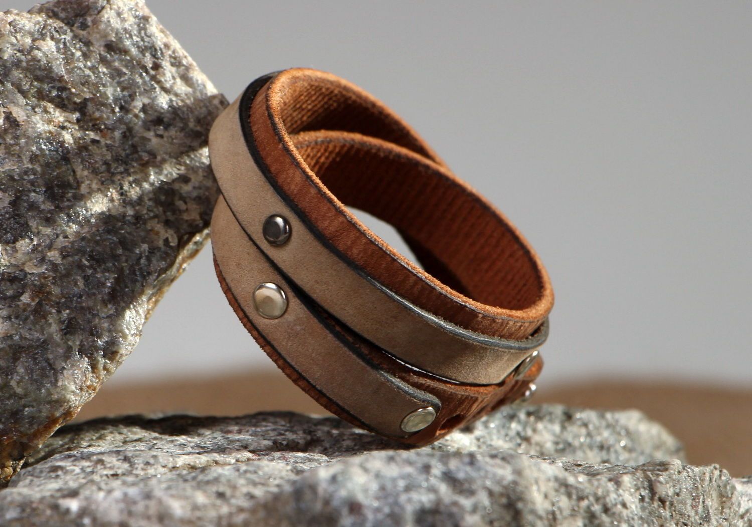 Bracelet made of two types of brown leather photo 1