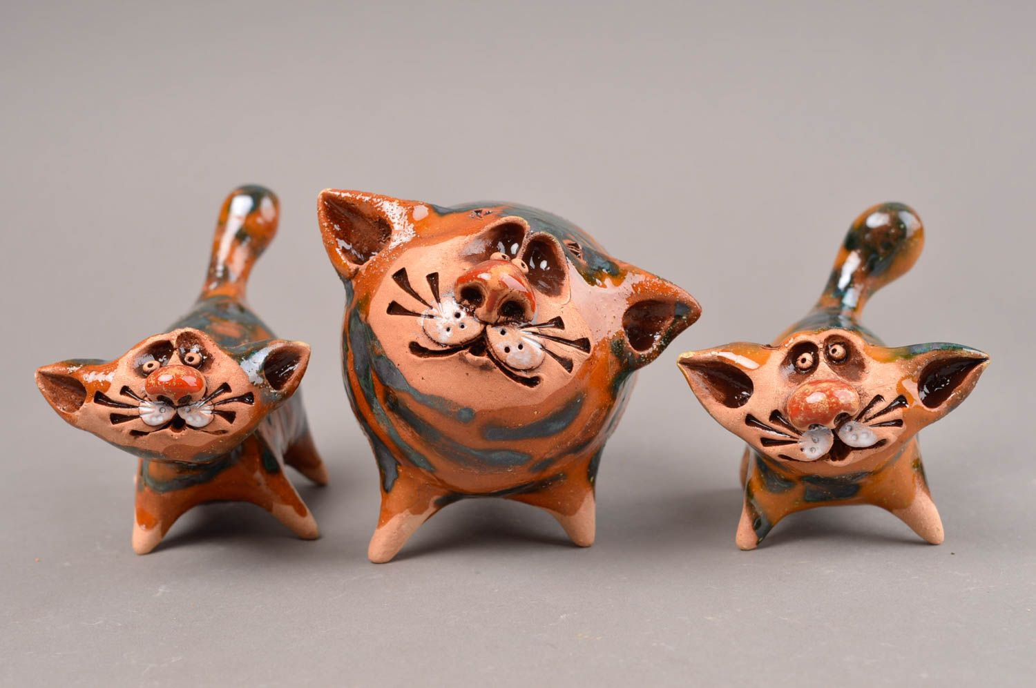 Фигурки из глины подарок ручной работы набор статуэток 3 штуки в виде котов фото 2