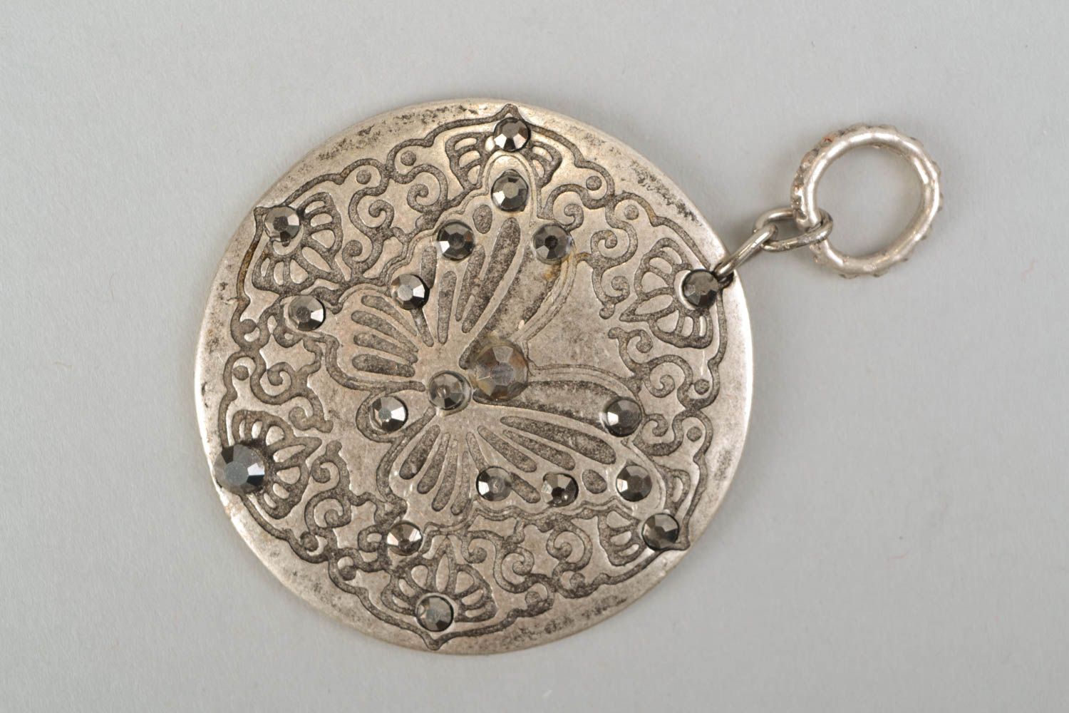 Round metal pendant with hematite photo 3