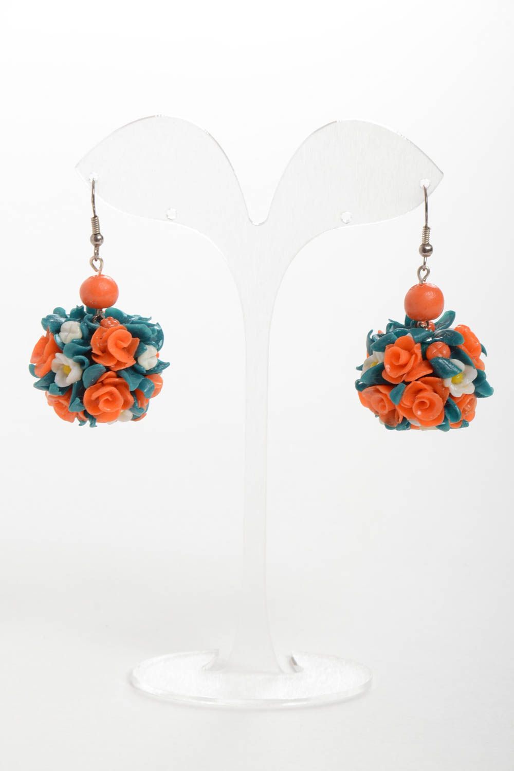 Красочные цветочные серьги из полимерной глины ручной работы красивые нарядные фото 2