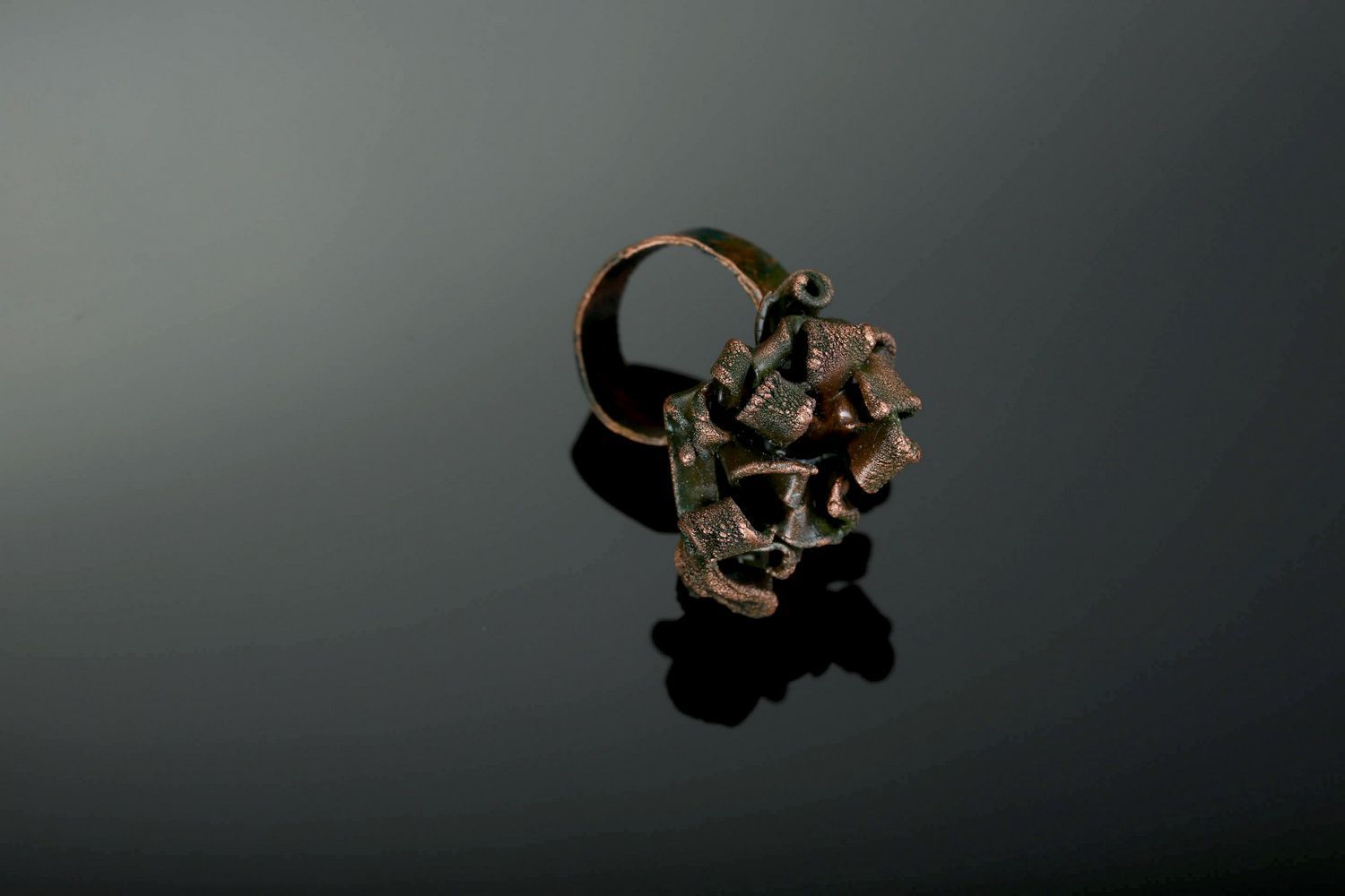 Ring aus Kupfer und Chalzedon foto 3