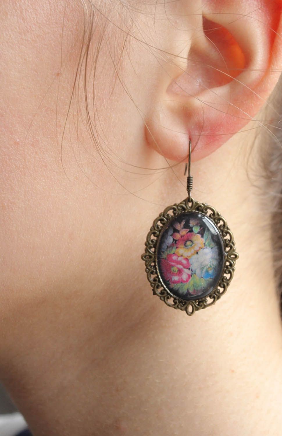 Metal pendant earrings  photo 1
