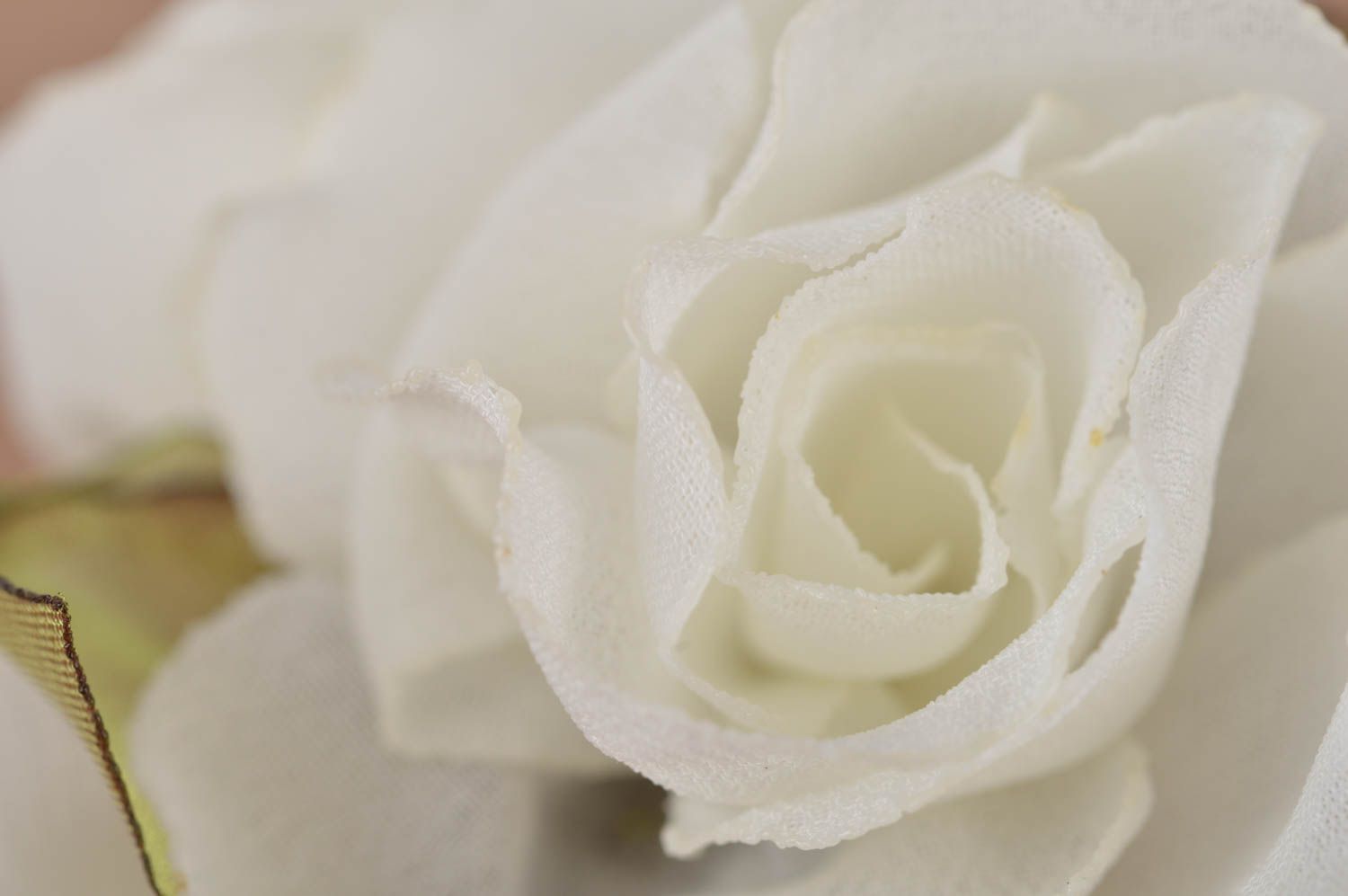 Barrette broche fleurs blanches accessoire tendre en tissu pour femme cadeau photo 5