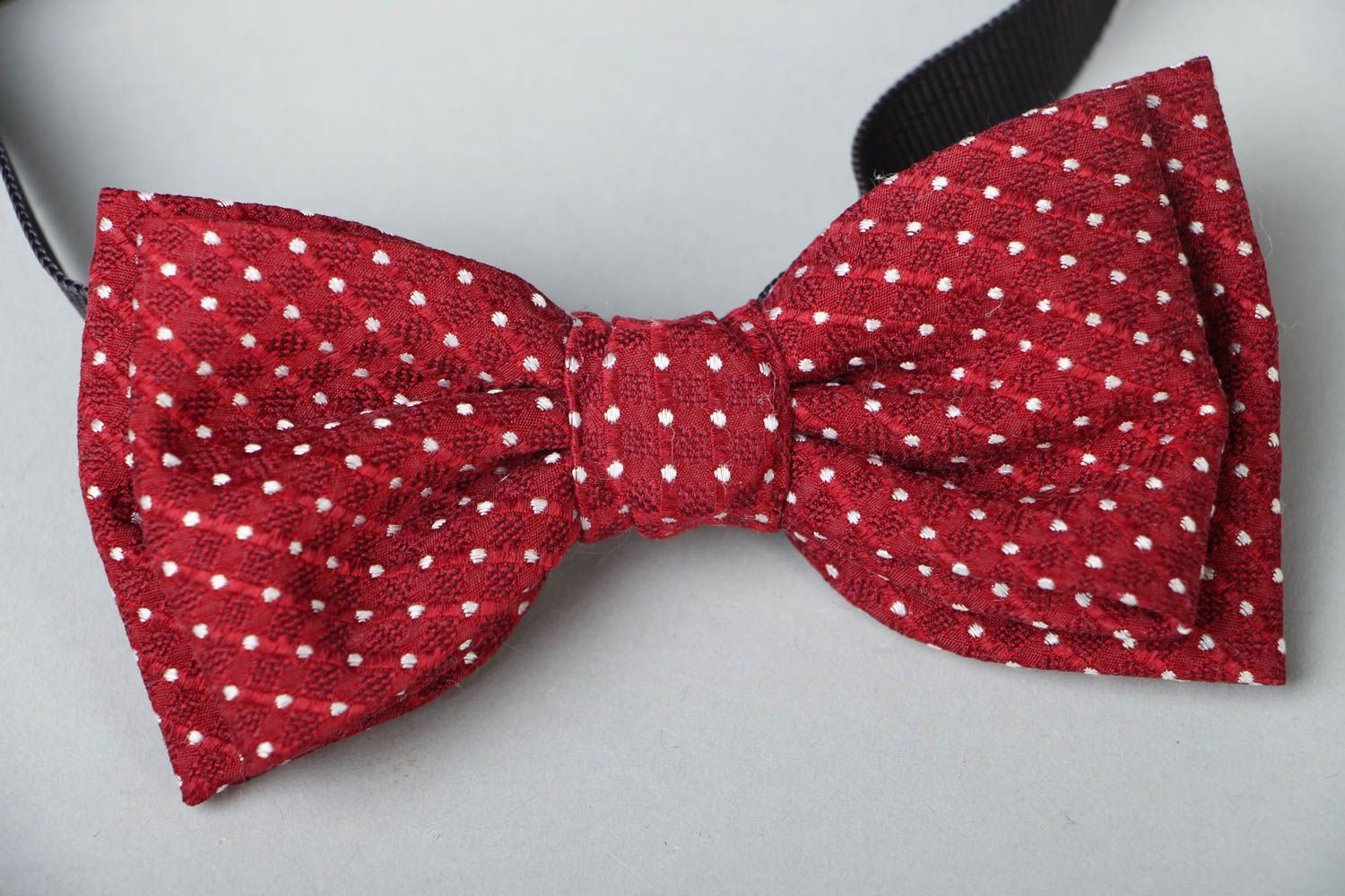 Elegant claret bow tie with dots photo 2